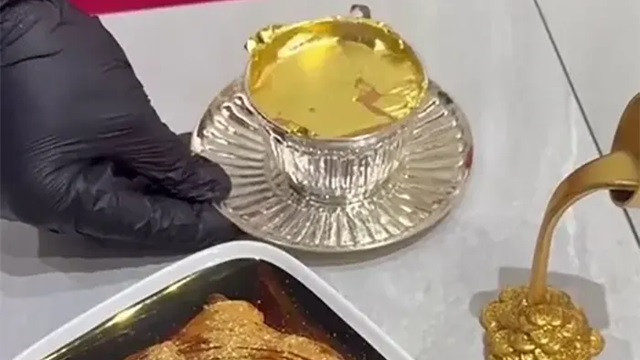 সোনায় মোড়া চা, দেদার বিকোচ্ছে দুবাইয়ের ক্যাফেতে