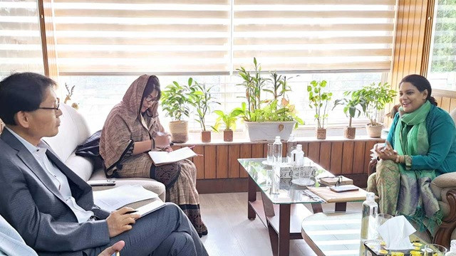 নদী দূষণ রোধ-বর্জ্য ব্যবস্থাপনায় এডিবির সহযোগিতা চাইলেন উপদেষ্টা