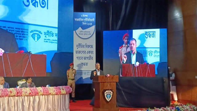 দুদক ও বিচার বিভাগ শেখ হাসিনার দাসে পরিণত হয়েছিল : আসিফ নজরুল