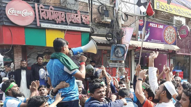 ভোরে আগুন দেওয়া হয়েছে আলিয়ার অস্থায়ী আদালতে
