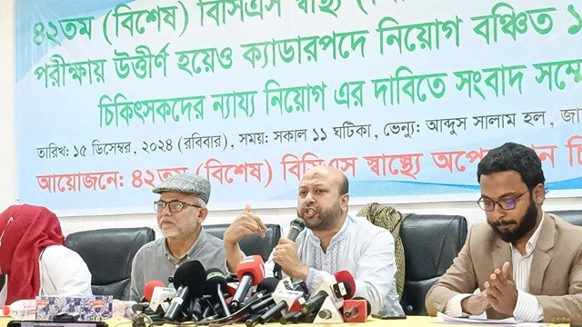 আইন করে এমপি-মন্ত্রীদের দেশে চিকিৎসা নিতে বাধ্য করার দাবি