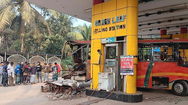 একই ফিলিং স্টেশনে আবারও বাসের সিলিন্ডার বিস্ফোরণ, নিহত ১