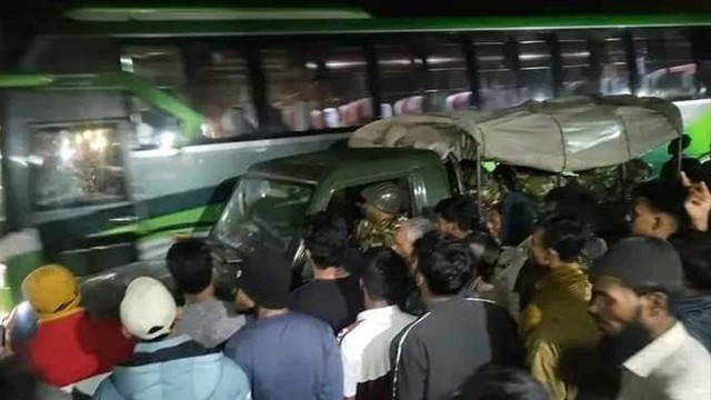 ঢাকায় সমাবেশে নিতে সুদমুক্ত ঋণের প্রলোভন, বাসসহ ৭ গাড়ি জব্দ