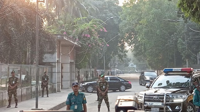 বৈঠকে বসতে ফরেন সার্ভিসে প্রধান উপদেষ্টা