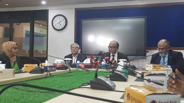 নিজের সম্পদের হিসাব দিলেন দুদক চেয়ারম্যান
