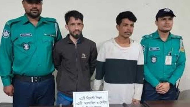 চট্টগ্রামে দুই গ্রুপের সংঘর্ষ, পিস্তলসহ গ্রেপ্তার দুই