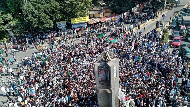 ইসকন নিষিদ্ধের দাবিতে হাসনাত-সারজিসের নেতৃত্বে উত্তাল চট্টগ্রাম