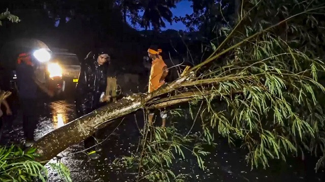 ওড়িশায় আঘাতের পর ছত্তীসগঢ়-মধ্যপ্রদেশের দিকে এগোচ্ছে ‘দানা’