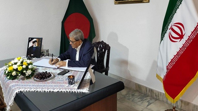 ইরানের রাষ্ট্রদূতের কার্যালয়ে গিয়ে শোক প্রকাশ করলেন মির্জা ফখরুল