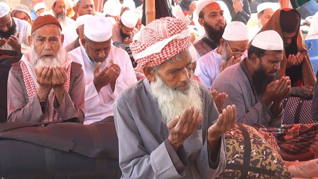 আখেরি মোনাজাতে শেষ হলো ৫ দিনের জোড় ইজতেমা