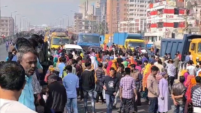 কারখানা খুলে দেওয়ার শর্তে মহাসড়ক ছাড়লেন শ্রমিকরা