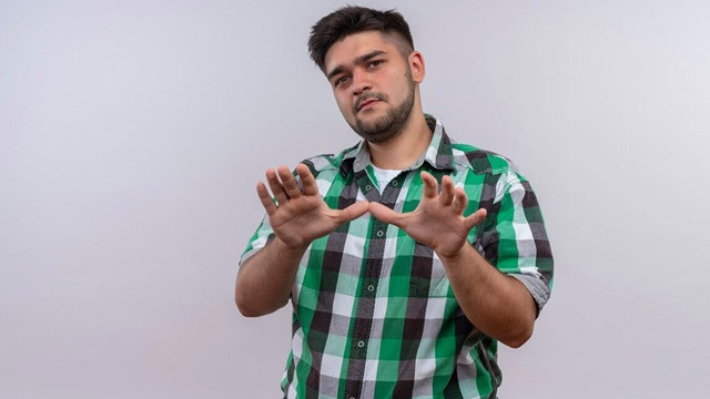 সুখে থাকতে চাইলে যাদের এড়িয়ে চলবেন