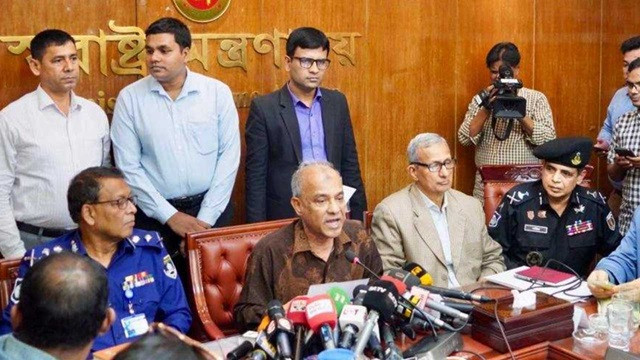 যানজট নিয়ন্ত্রণে রাস্তায় নামছেন অবসরপ্রাপ্ত ট্রাফিকরাও