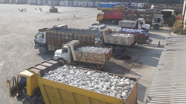 বাংলাবান্ধায় পণ্য আমদানি-রপ্তানি স্বাভাবিক, আসছে না ভারতীয় পাথর