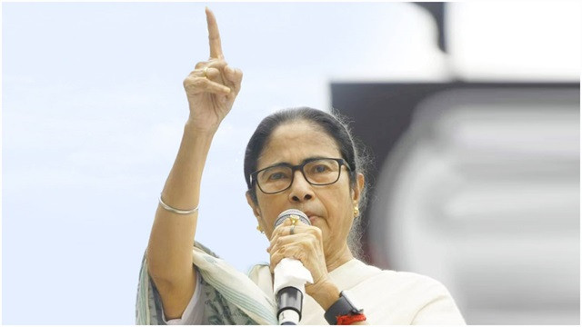 ‘কলকাতা দখল’ মন্তব্য নিয়ে মমতা বললেন, আমরা ললিপপ চুষব?