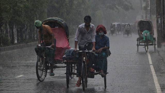 ৪ সমুদ্রবন্দরে সতর্কতা সংকেত, ৩ বিভাগে বৃষ্টির আভাস