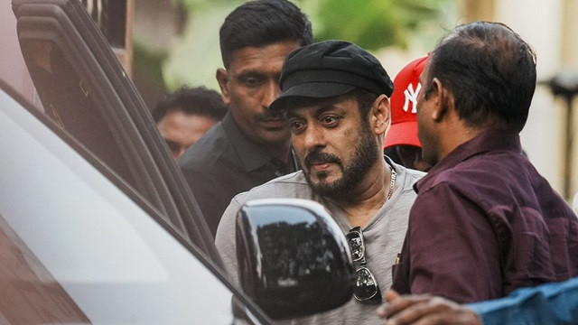 শুটিং ফ্লোরে ঢুকে সালমানকে সরাসরি প্রাণনাশের হুমকি