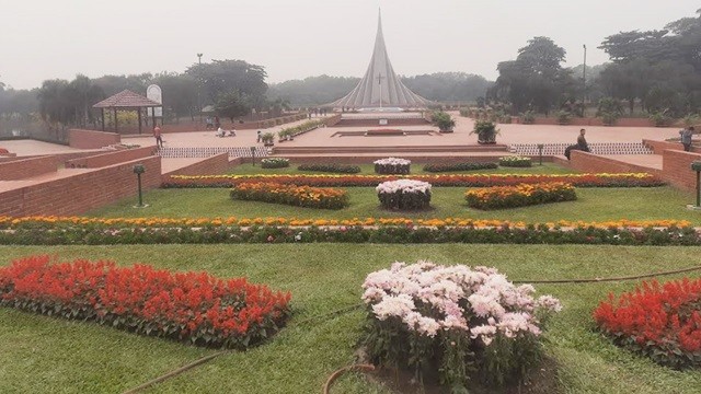 শ্রেষ্ঠ সন্তানদের স্মরণে লাল-সবুজে সেজেছে জাতীয় স্মৃতিসৌধ