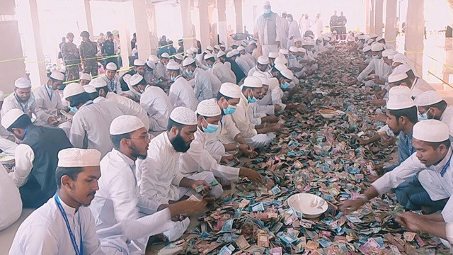 পাগলা মসজিদের দানবাক্সে মিলল রেকর্ড ২৯ বস্তা টাকা, চলছে গণনা