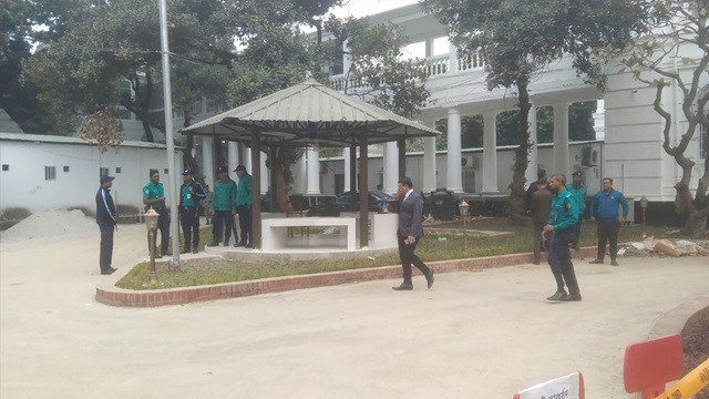 ট্রাইব্যুনালে হাজির করা হলো যাত্রাবাড়ী থানার সাবেক ওসিকে
