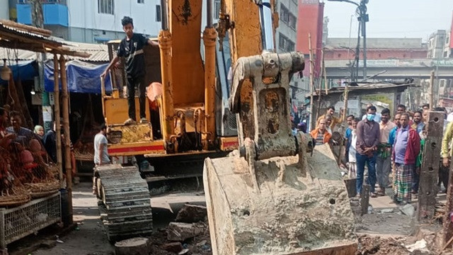 মালিবাগে দুই শতাধিক অবৈধ স্থাপনা উচ্ছেদ