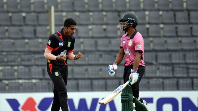 এনসিএল মাতিয়ে বিপিএলে দল পেলেন মেহেদী রানা