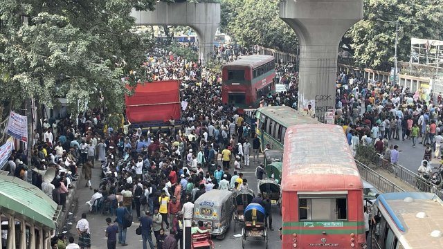 প্রেস ক্লাবে হাজারো ব্যাটারিচালিত রিকশাচালক